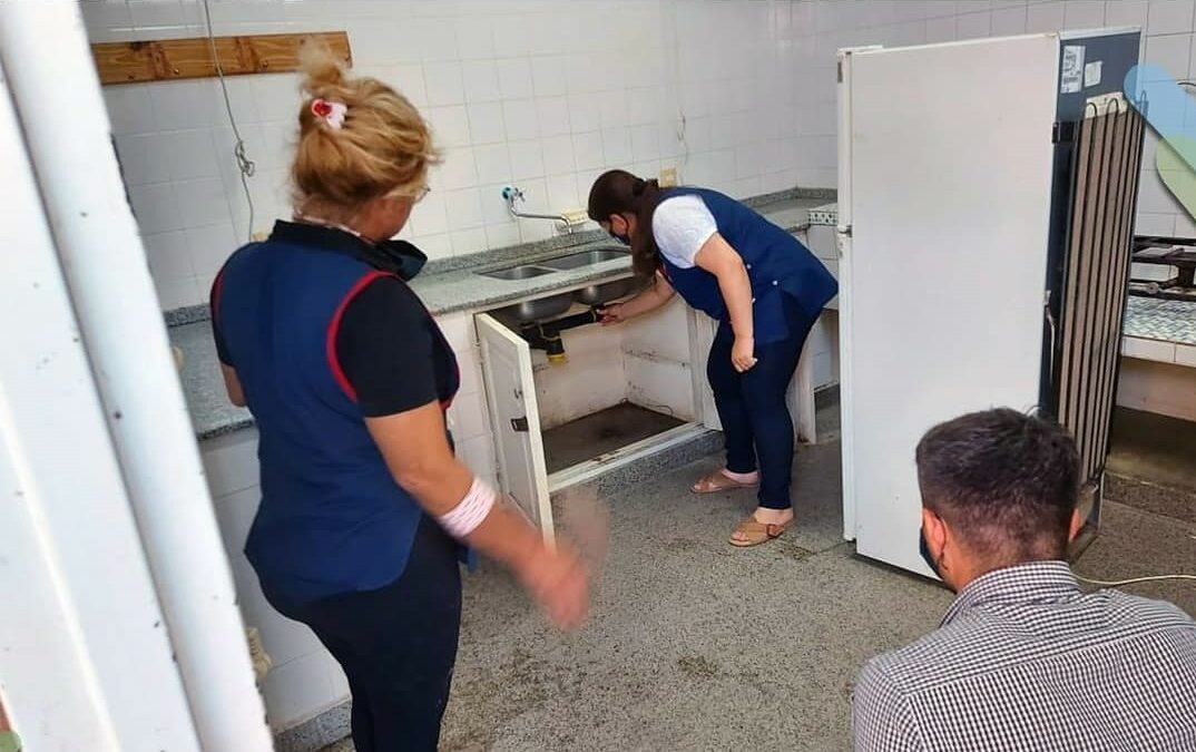 Visitamos la EEP N° 558 “Mar del Plata” para corroborar las intervenciones en el sistema eléctrico, las bombas de agua en funcionamiento, las condiciones de los sanitarios, y los tanques de agua.