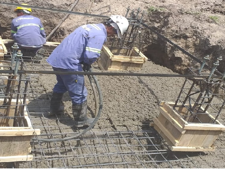 Avanza la edificación para garantizar agua potable en Villa Ángela. Personal de Infraestructura Escolar visitó el predio donde se edifica la estructura de una torre-tanque que proveerá agua potable a las EES N° 9 y la EET N° 1 de la mencionada localidad.