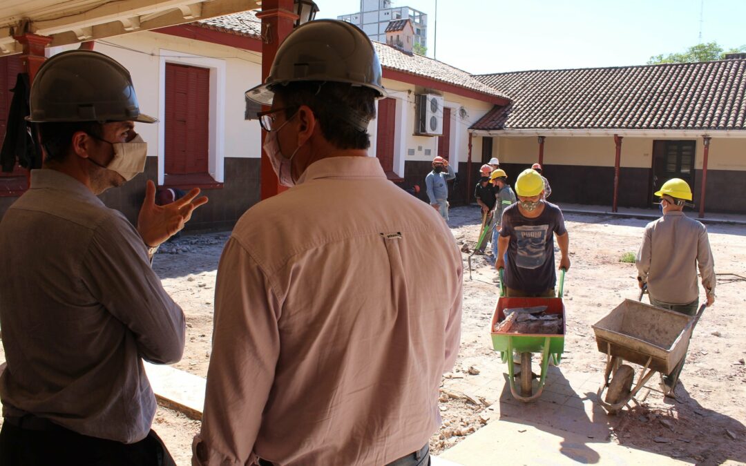 Junto al ministro de Educación, Aldo Lineras,y el subsecretario visitamos dos importantes obras escolares que se ejecutan con financiamiento nacional. La EEP N° 2 de Resistencia, y el Jardín de Infantes del barrio Ballastro II.