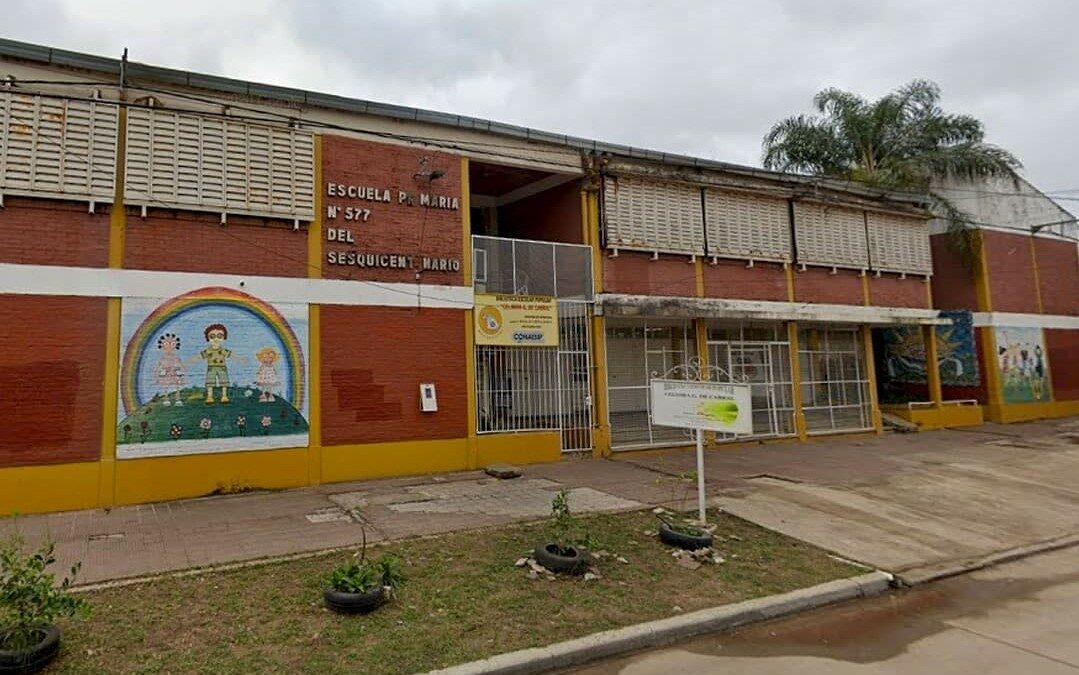 En la Escuela N° 577 hicimos una relocalización de la Escuela Especial N° 1 donde se llevó un acuerdo con la directora Marcela Morales para mejorar los accesos a la institución, es decir, colocación de rampas para discapacitados, barandas de accesos, sanitarios especiales y aulas especiales.