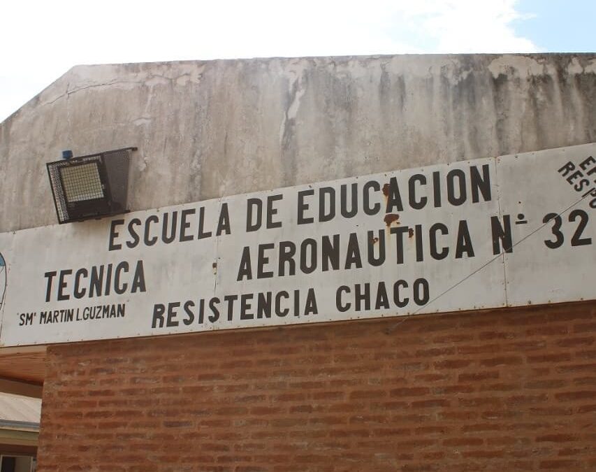 Visitamos la Escuela de Educación Técnica Aeronáutica Nº 32, se realizaron trabajos en las zonas de las duchas y talleres mecánicos. Además, de reparaciones de mamposterías, revoques, pisos, cielorrasos y las instalaciones de agua.
