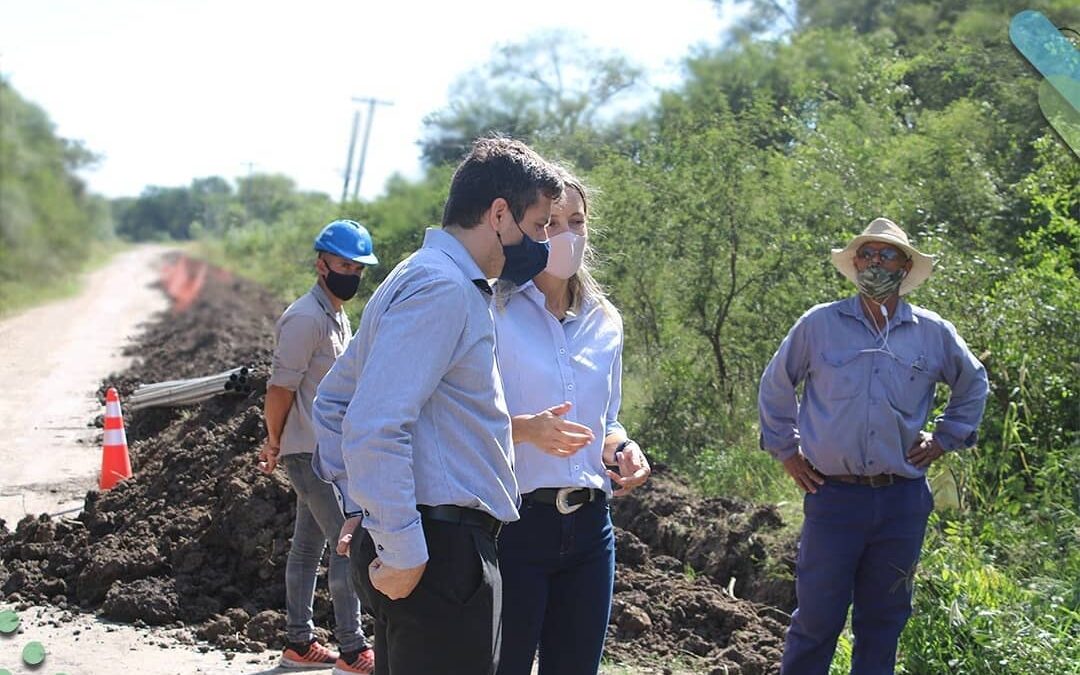 Instalamos la red de agua potable de la EEP N°81 “Josefa Femenia”, que estaba a un kilómetro de distancia por lo que no contaban con el servicio. Los trabajos se hicieron coordinadamente con Sameep.