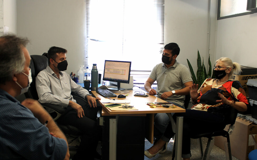 Recibimos a la directora de la Regional III, Mirian Michunovich, con quien mantuvimos; una reunión para coordinar acciones en el marco de Programa Nacionales y líneas Provinciales que será destinado a refacciones y atención de urgencias en las localidades de la Región.