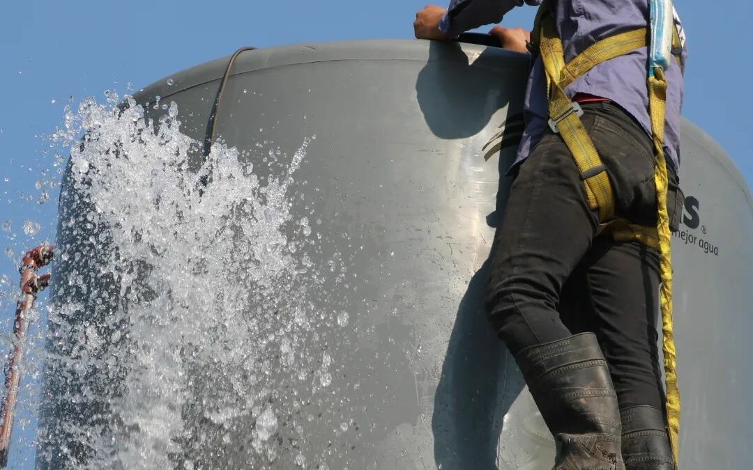 El subsecretario de Ordenamiento Territorial, &nbsp;Alan Strusiat y el coordinador del Programa de Servicio y Mantenimiento Escolar, Pablo Aguirre, supervisaron las tareas de limpieza, desmalezado y acondicionamiento de los edificios escolares.