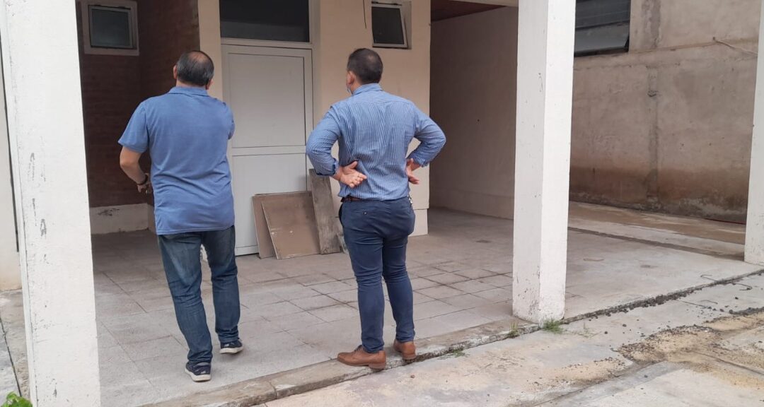 Supervisamos el avance de la obra en la Escuela de Formación Profesional Nº 7 de Resistencia. Allí se realiza la obra de terminación de aulas y refacciones sanitarias.