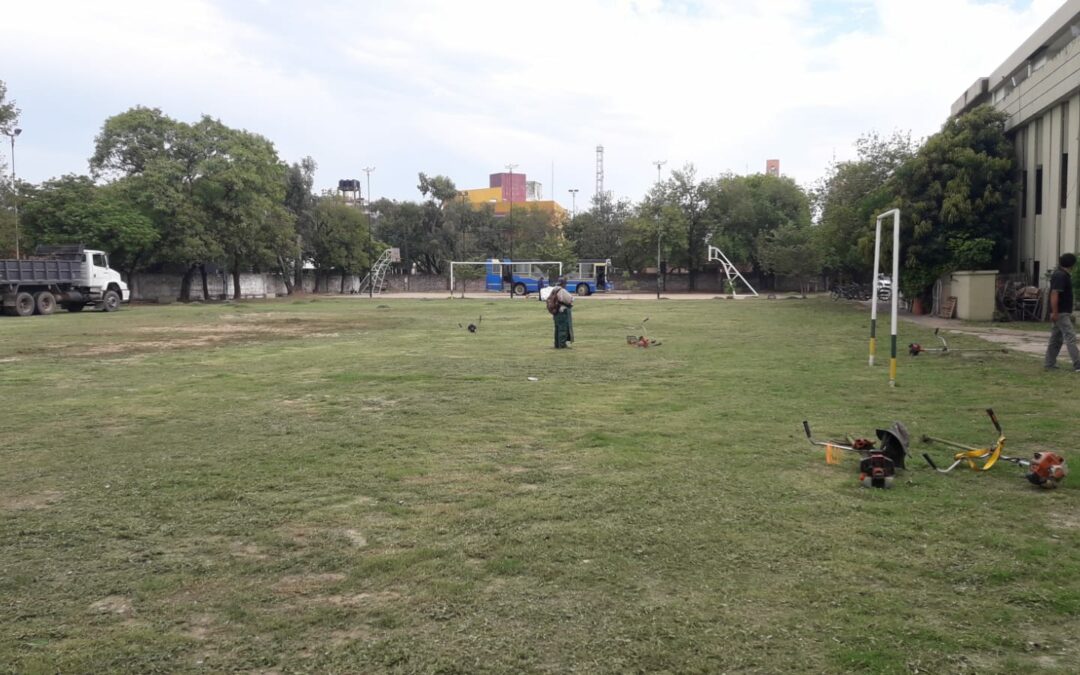 Junto al área de mantenimiento, estuvimos trabajando en la limpieza y desmalezamiento de la Escuela de Educación Secundaria N° 76 “José María Paz” de Resistencia