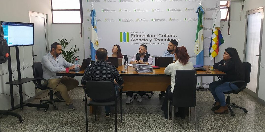 Esta mañana, profesionales de la Subsecretaría de Infraestructura Escolar se capacitó sobre la carga de datos y las actualizaciones en el Sistema Operativo de Cargas, para llegar a la comunidad con información actualizada y de calidad.