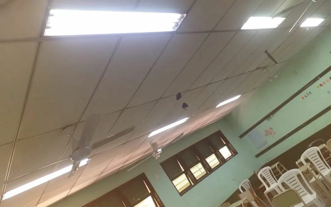 Reparamos las fallas en el sistema de servicio eléctrico en la Escuela N° 164, que tuvieron fallas por las intensas tormentas de las últimas semanas.