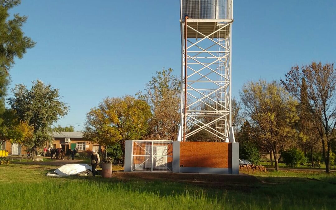 EDUCACIÓN CONSTRUYÓ UNA NUEVA TORRE TANQUE PARA LA ESCUELA AGROPECUARIA DE CHARATA