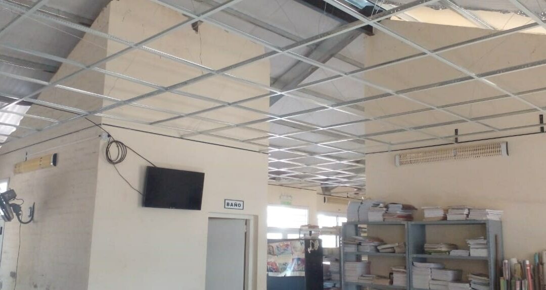 Finalizamos la obra en la Escuela de Educación Primaria N° 887 de Fuerte Esperanza.  Realizamos tareas de refacción integral y recambio de cubiertas por  un presupuesto de $9.134.669,77.