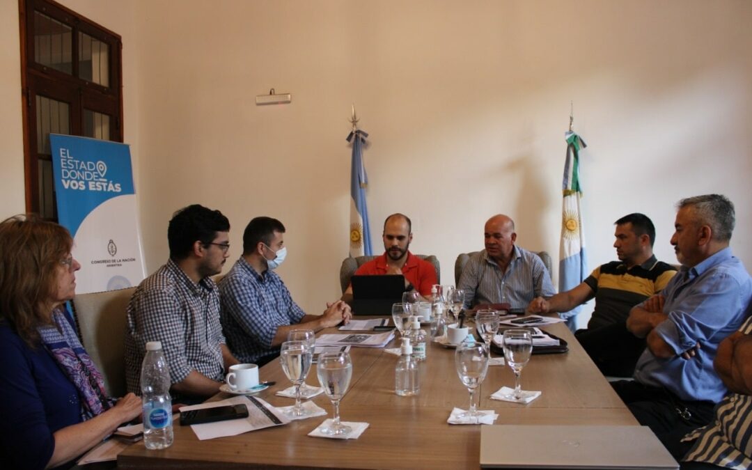 Visitamos la localidad de San Martín, donde nos reunimos con el intendente Mauro Leiva y el diputado nacional Aldo Leiva para analizar las intervenciones en la EFP Nº 9 y EEP N° 99 y para poner en agenda las necesidades de las instituciones locales.