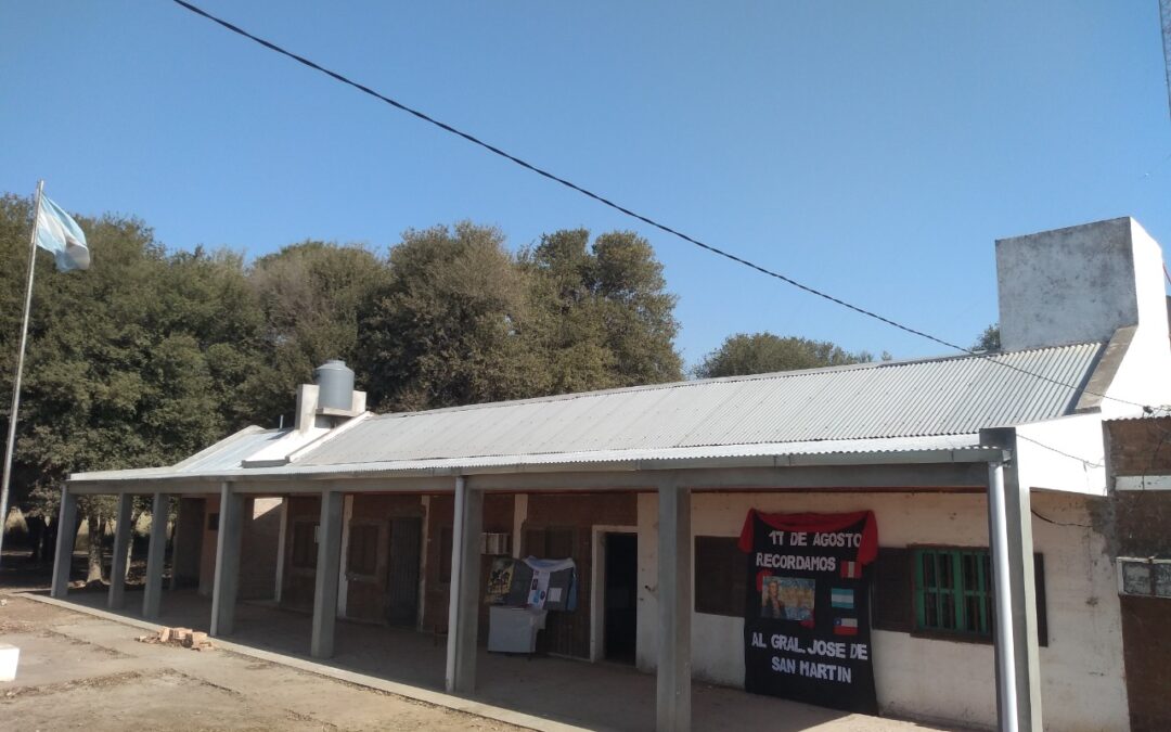 Se realizan obras en la Escuela de Educación Primaria N° 32 de Charata, donde se mejoró las instalaciones con trabajos de albañilería, revoques, revestimientos, refacción instalación eléctrica e instalación sanitaria.