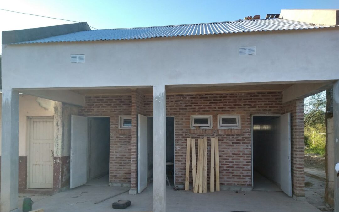 Iniciamos los trabajos de ampliación y refacción de la Escuela Primaria N° 734 “Ejército de los Andes”. La obra se ejecuta mediante la línea de financiación Fondo Covid, con un presupuesto oficial de $ 10.984.303,62 y un plazo de ejecución de tres meses aproximadamente.