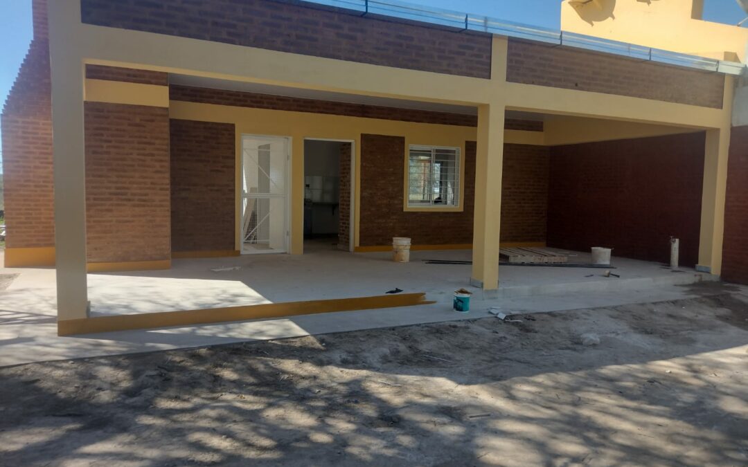 Estamos interviniendo en la Escuela Primaria N° 818 de Pampa del Indio con la construcción de una cocina, que demanda una inversión de       $10.816.057,22, financiados por el Programa 37.