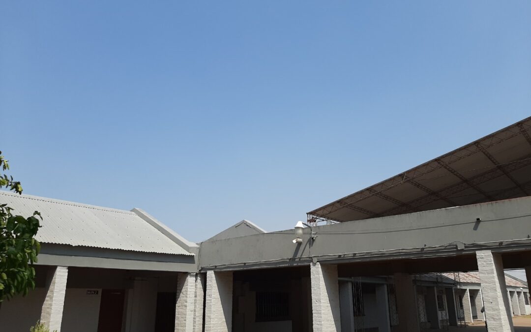 Finalizamos las obras de la Escuela de Educación Primaria N° 785 “Juan Moro”, donde intervenimos en la reparación de los pisos, zócalos y realizamos las refacciones en las instalaciones eléctricas y la sanitaria.