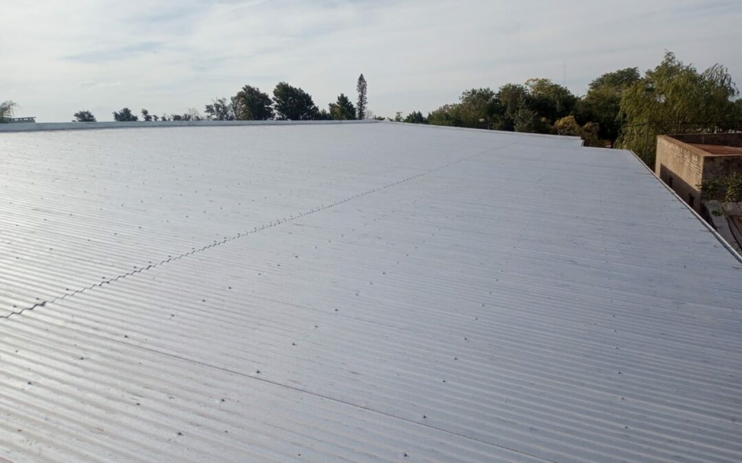 Las obras de refacciones preventivas en el Jardín de Infantes N° 74 de Charata tienen un avance superior al 40 por ciento. Actualmente, se ejecutan refacciones en los techos por un presupuesto de $ 9.856.855,26.