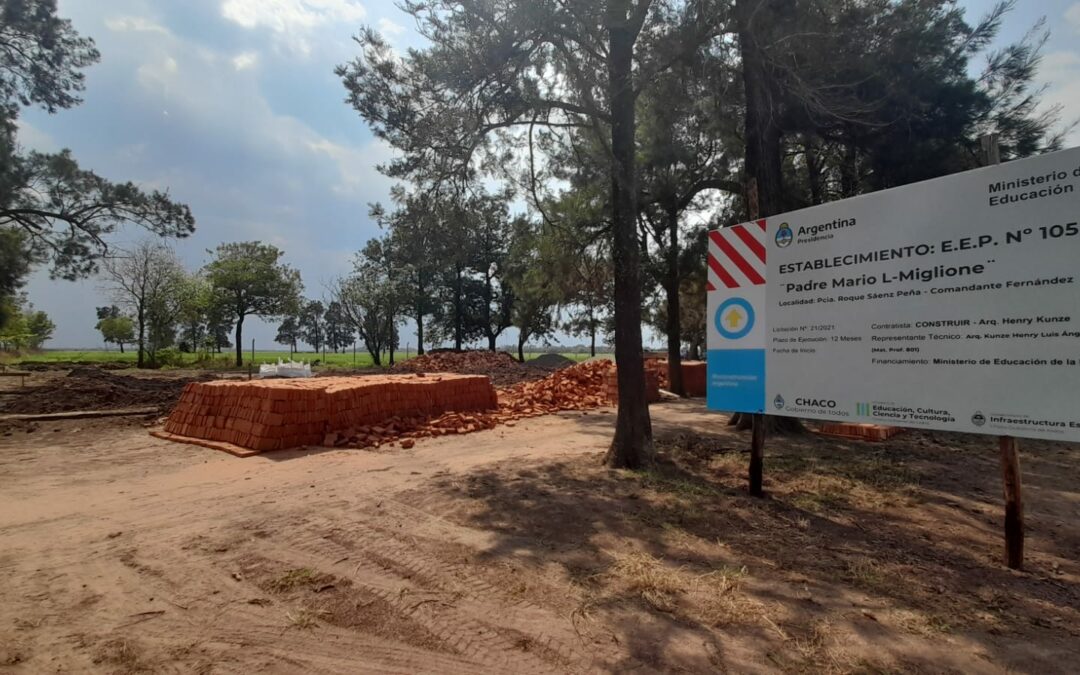 Iniciamos la sustitución del Jardín anexo a la E.E.P N° 105 de Sáenz Peña, el presupuesto oficial de la obra es de $71.580.552,82 otorgado por Nación, con un plazo de ejecución de 12 meses.