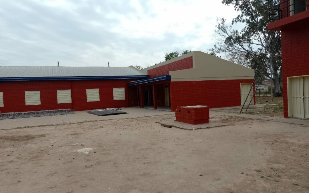 Avanzamos con la refacción de la E.E.P. N° 680 de la Localidad de Miraflores, se están ejecutando trabajos de instalaciones eléctricas, sanitarias y refacciones varias.