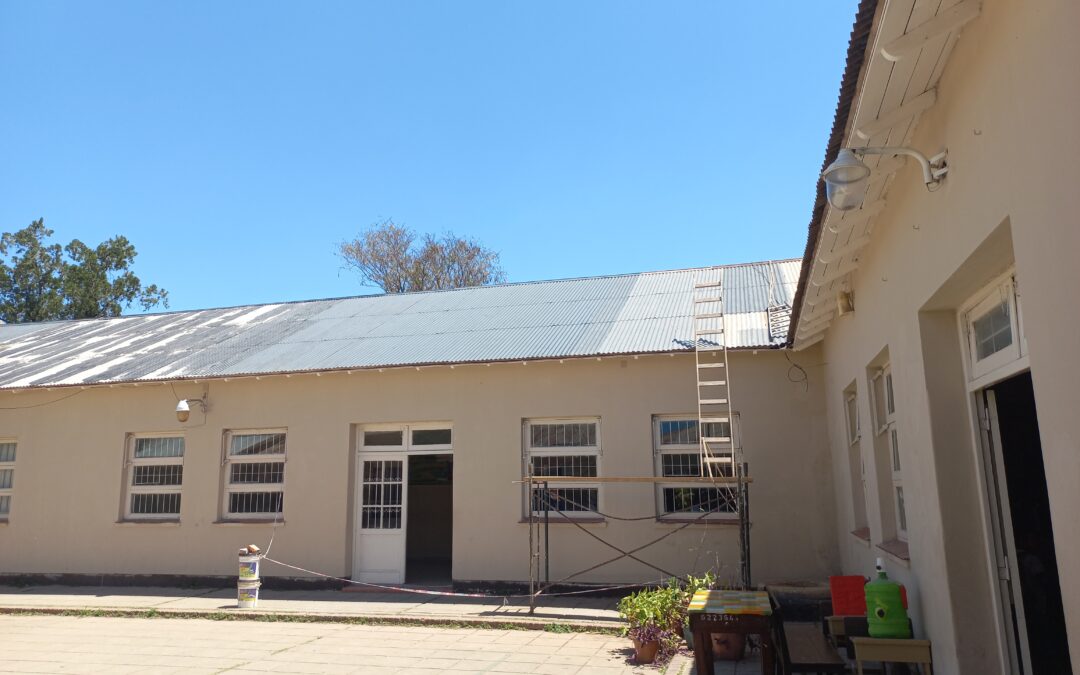 Finalizamos las reparaciones en la E.E.P N° 37 se llevaron a cabo trabajos de carpintería, albañilería, refuerzos en los muros, instalaciones eléctricas, sanitarias y pintura general para todo el edificio.