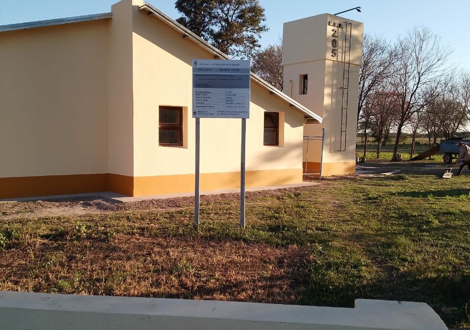 Finalizamos las refacciones para la E.E.P N°205 del Paraje Siete Árboles en la Localidad de General José de San Martin. Se llevaron a cabo en dos etapas, la primera con un presupuesto $4,198,316.21 y la segunda por $10,818,300.00.