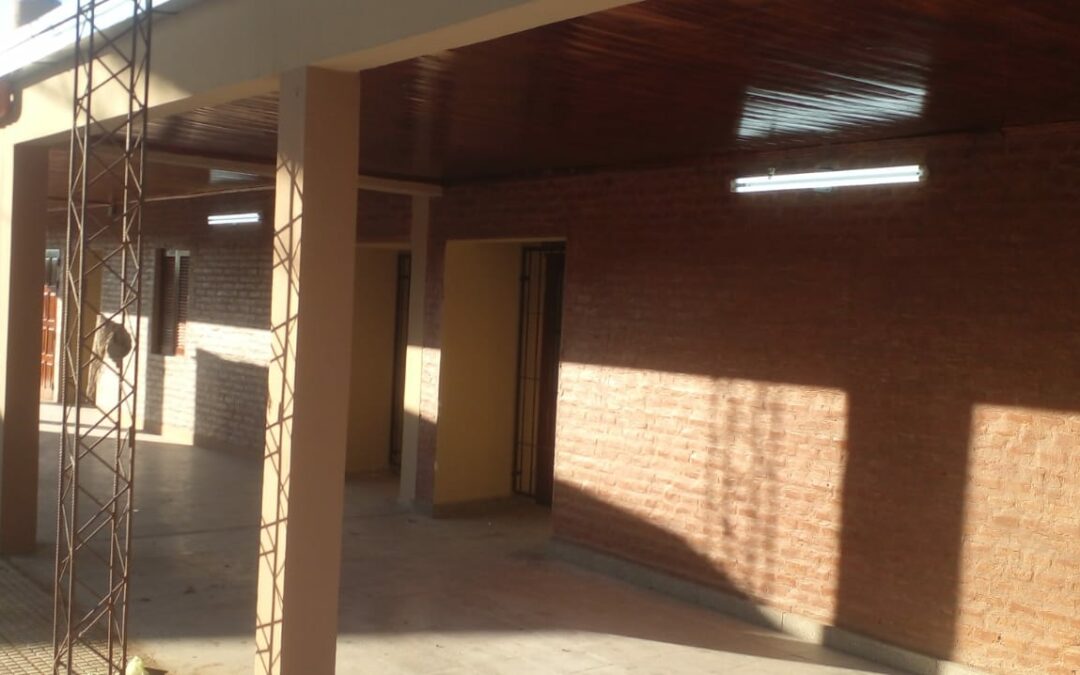 Finalizamos con las obras de refacción en la E.E.P N°988 del paraje Pozo del Bayo en la localidad de El Espinillo con un presupuesto de $8,015,935.89, se efectuaron trabajos de albañilería, carpintería, pisos, revestimiento, instalaciones eléctricas y sanitarias.