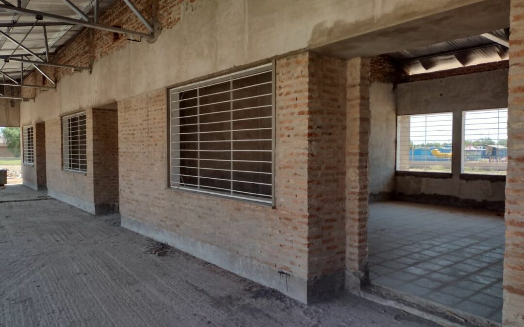 Avanzamos con  la construcción de la Escuela de Educación Secundaria para la Localidad de San Bernardo, el presupuesto oficial para esta obra es de $154.298.799,37 y el plazo de ejecución es de 14 meses.