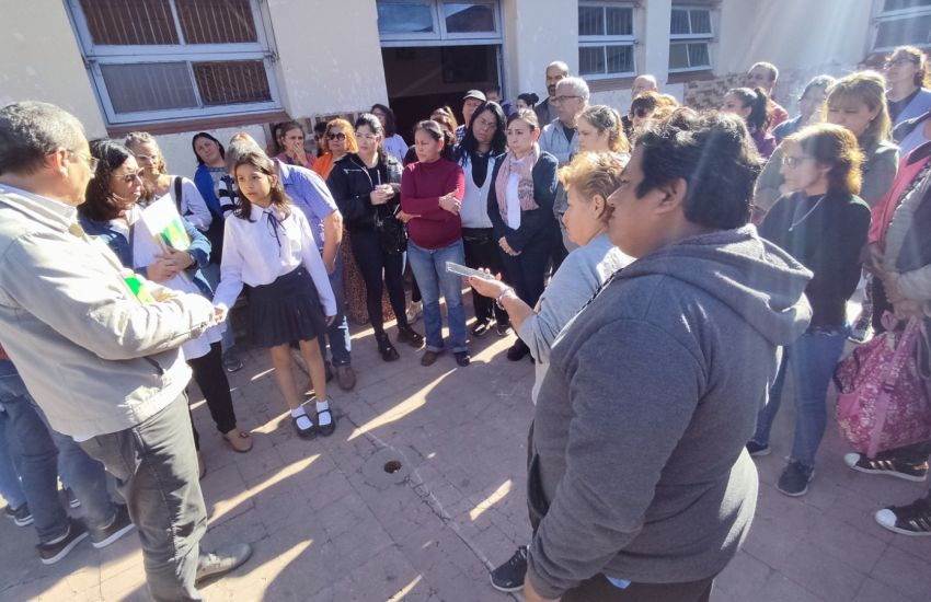 EDUCACIÓN Y LA COMUNIDAD DE LA PRIMARIA Nº 54 AVANZAN EN UN CONSENSO POR OBRAS DE INFRAESTRUCTURA