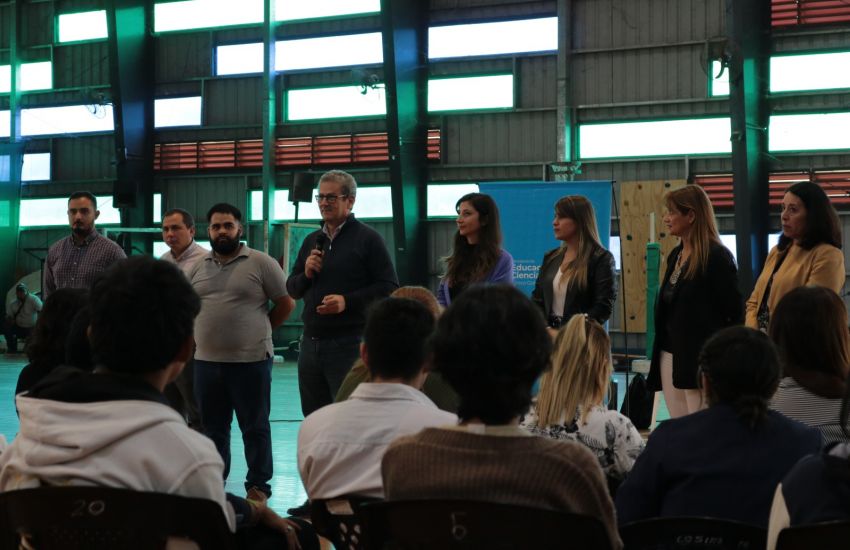 EDUCACIÓN: MÁS DE 350 JÓVENES DEL GRAN RESISTENCIA PARTICIPARON DE ENCUENTRO REGIONAL DE CENTROS DE ESTUDIANTES