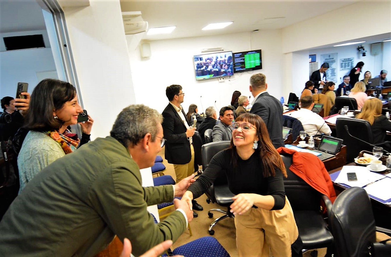 EL GOBIERNO CELEBRA LAS SANCIONES DE LAS LEYES DEL PROGRAMA DE ESTABILIDAD Y GARANTÍAS LABORALES PARA DOCENTES