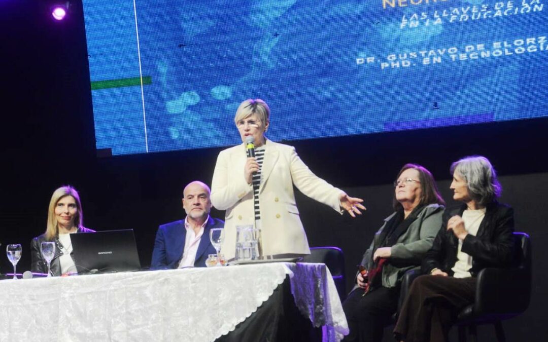 “RED APRENDE”: MÁS DE 20.000 DOCENTES COMENZARON LA CAPACITACIÓN SOBRE INTELIGENCIA ARTIFICIAL Y LA NEURO-TECNO-PEDAGOGÍA