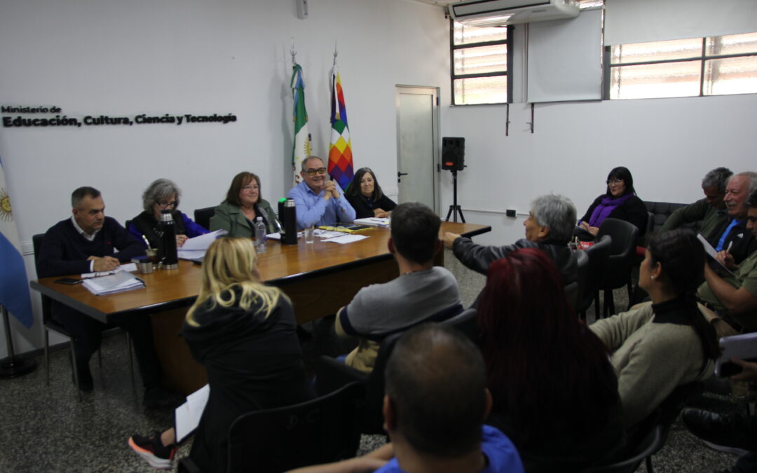 ESTABILIDAD LABORAL DOCENTE: EDUCACIÓN AVANZA EN ACUERDOS PARA LOS NIVELES SECUNDARIO Y SUPERIOR