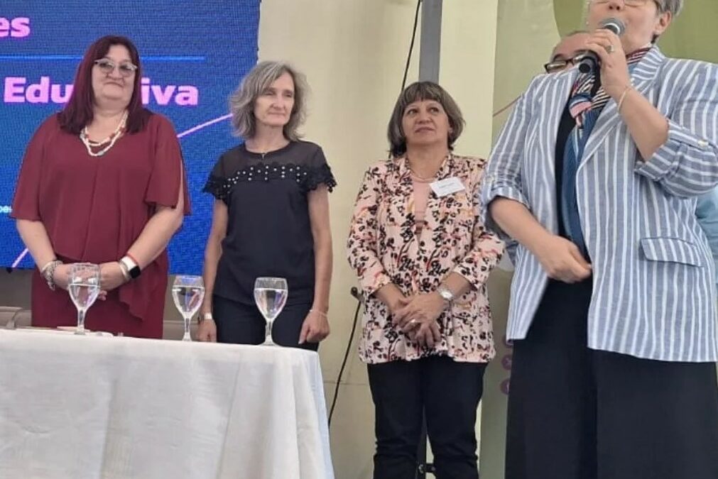 EDUCACIÓN E INSTITUTOS DE FORMACIÓN DOCENTE DEBATEN NUEVOS DISEÑOS CURRICULARES EN EL NIVEL SUPERIOR