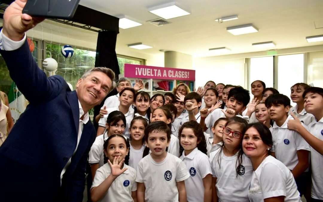 VUELTA A CLASES: EL GOBERNADOR ZDERO ANUNCIÓ ENTREGA DE ELEMENTOS DEPORTIVOS, PARTIDAS DE SOSTENIMIENTO E INSUMOS PARA TODAS LAS ESCUELAS CHAQUEÑAS