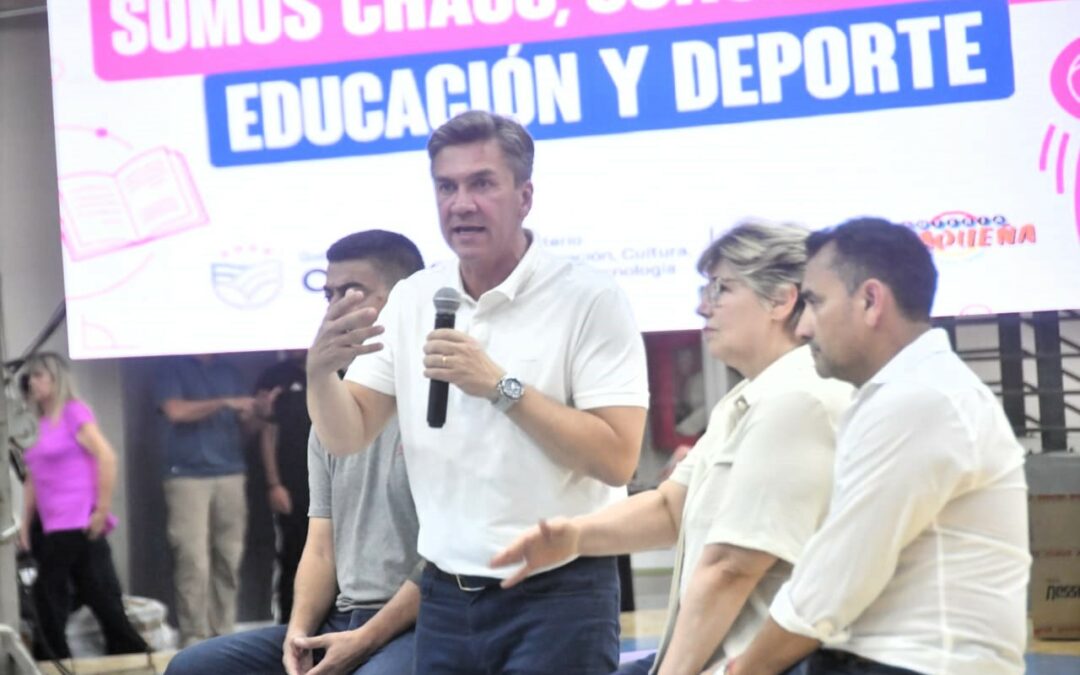 «EL DEPORTE CUMPLE UN ROL FUNDAMENTAL EN LA FORMACIÓN DE LAS PERSONAS»: EL GOBERNADOR ENTREGÓ ELEMENTOS DEPORTIVOS A ESCUELAS DE LA REGIONAL10 