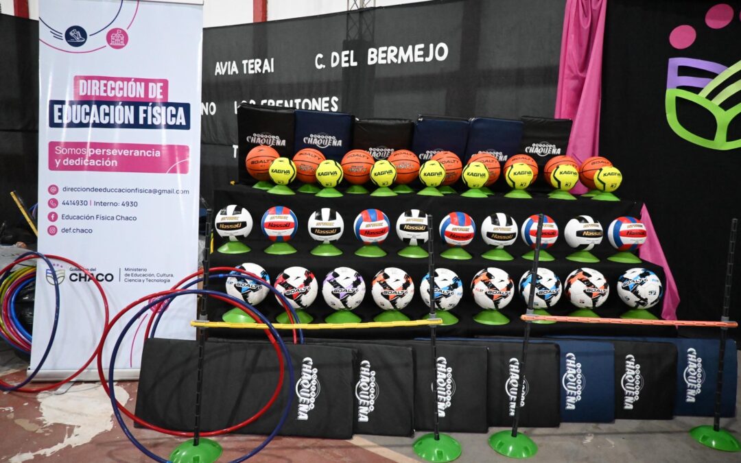 EL GOBERNADOR ZDERO ENTREGÓ ELEMENTOS DEPORTIVOS A 71 ESCUELAS Y ÚTILES ESCOLARES A 49 INSTITUCIONES DEL NOROESTE DE LA PROVINCIA