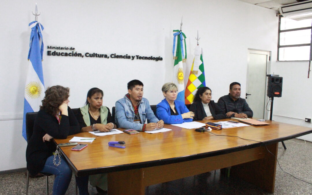 EDUCACIÓN REALIZÓ PRIMER FORO DE ALFABETIZADORES DE LOS PUEBLOS ORIGINARIOS 