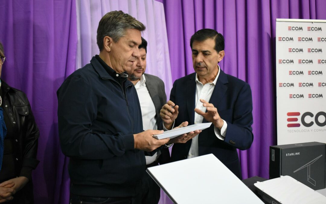 HISTÓRICO: EL GOBERNADOR ZDERO ENTREGÓ 400 ANTENAS SATELITALES PARA BENEFICIAR A ESCUELAS CHAQUEÑAS