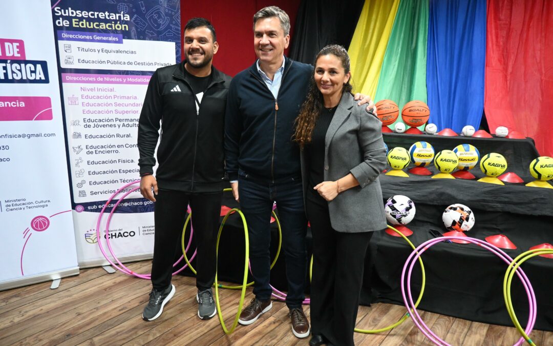 LAS PALMAS: EL GOBERNADOR ENTREGÓ ELEMENTOS DEPORTIVOS Y ÚTILES ESCOLARES A ESCUELAS PRIMARIAS E INSUMOS DE LIBRERÍA A BIBLIOTECAS 