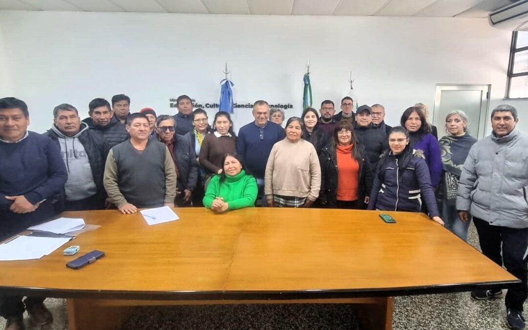 EDUCACIÓN Y EL CONSEJO QOMPI AVANZAN EN LA REGULARIZACIÓN DE LA ESCUELA DE GESTIÓN SOCIAL