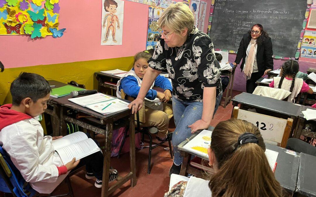 LA MINISTRA NAIDENOFF DESTACÓ LOS AVANCES EN LAS AULAS CON LAS ENTREGAS DE LIBROS PARA LOS TRES CICLOS DE NIVEL PRIMARIO