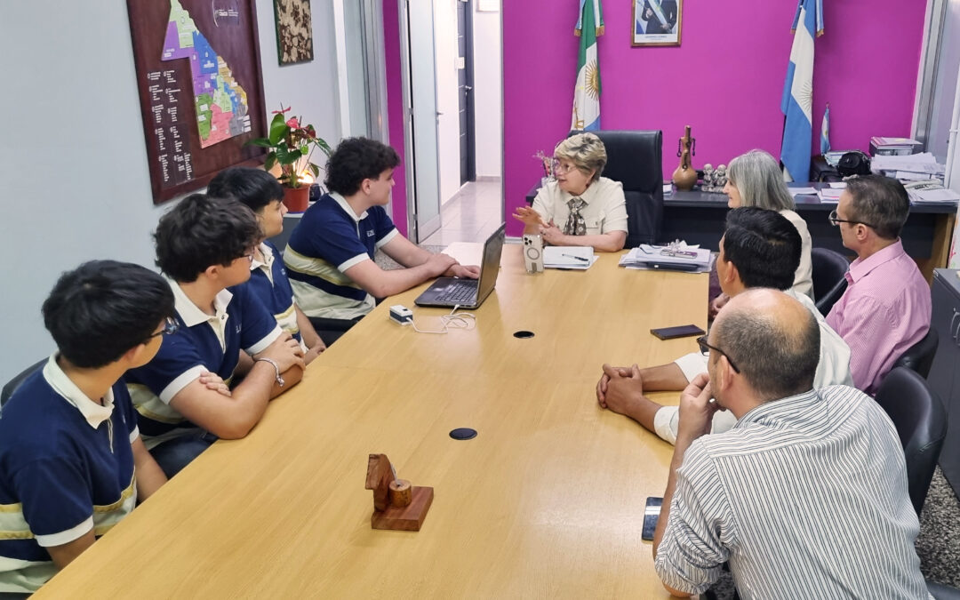 AUTORIDADES EDUCATIVAS RECIBIERON A ESTUDIANTES DE LA EET 33 GANADORES EN LAS OLIMPIADAS NACIONALES DE INFORMÁTICA, INNOVACIÓN, ELECTRÓNICA Y TECNOLOGÍA