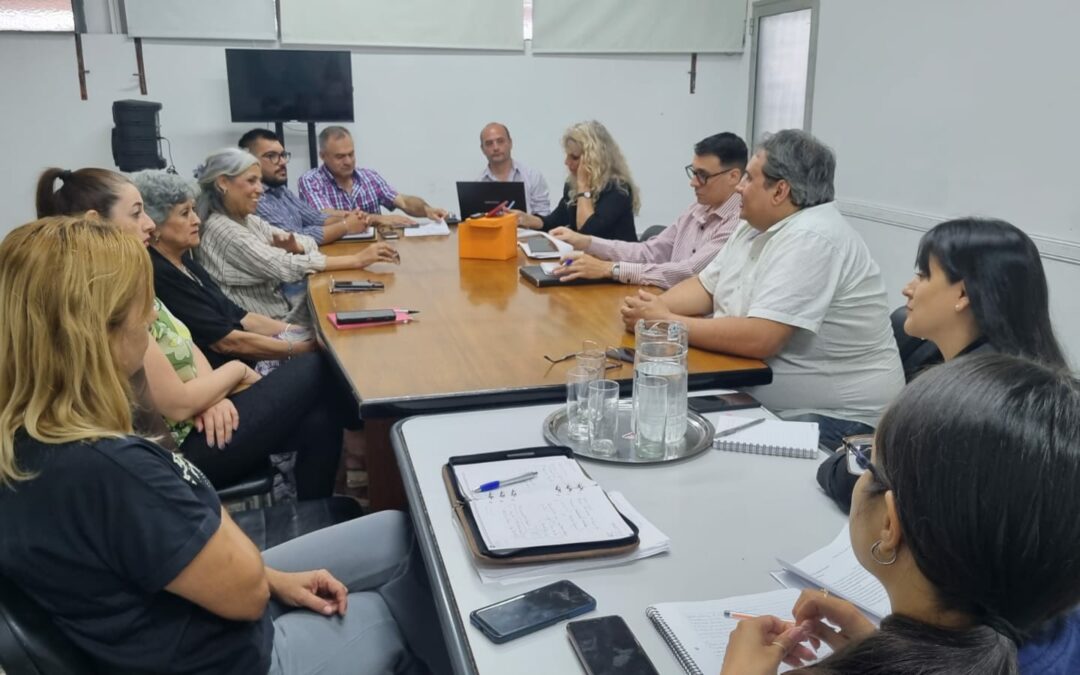 ASUMIÓ SUPLENTE DE LOS NO DOCENTES EN EL CONSEJO DE EDUCACIÓN