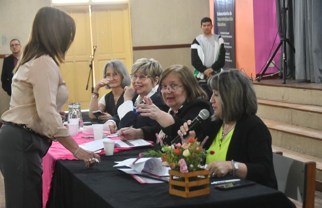 EN EL ACTO DE OFRECIMIENTO DE CARGOS DE SUPERVISORES, LA MINISTRA NAIDENOFF DESTACÓ EL ORDENAMIENTO DEL SISTEMA EDUCATIVO 