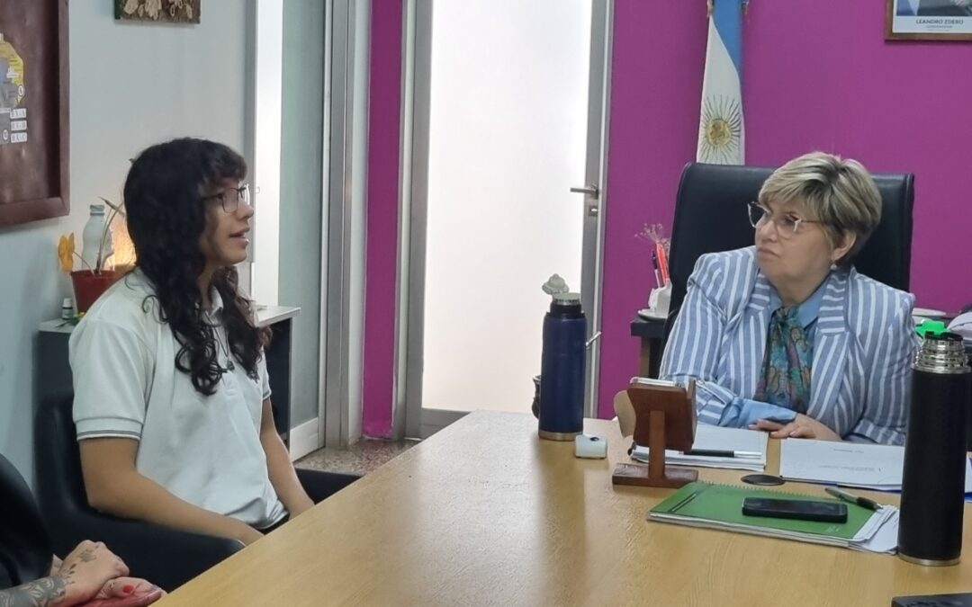 ESTUDIANTE QUE TUVO DESTACADA PARTICIPACIÓN EN FORO INTERNACIONAL DE JÓVENES FUE RECIBIDA POR AUTORIDADES DE EDUCACIÓN 