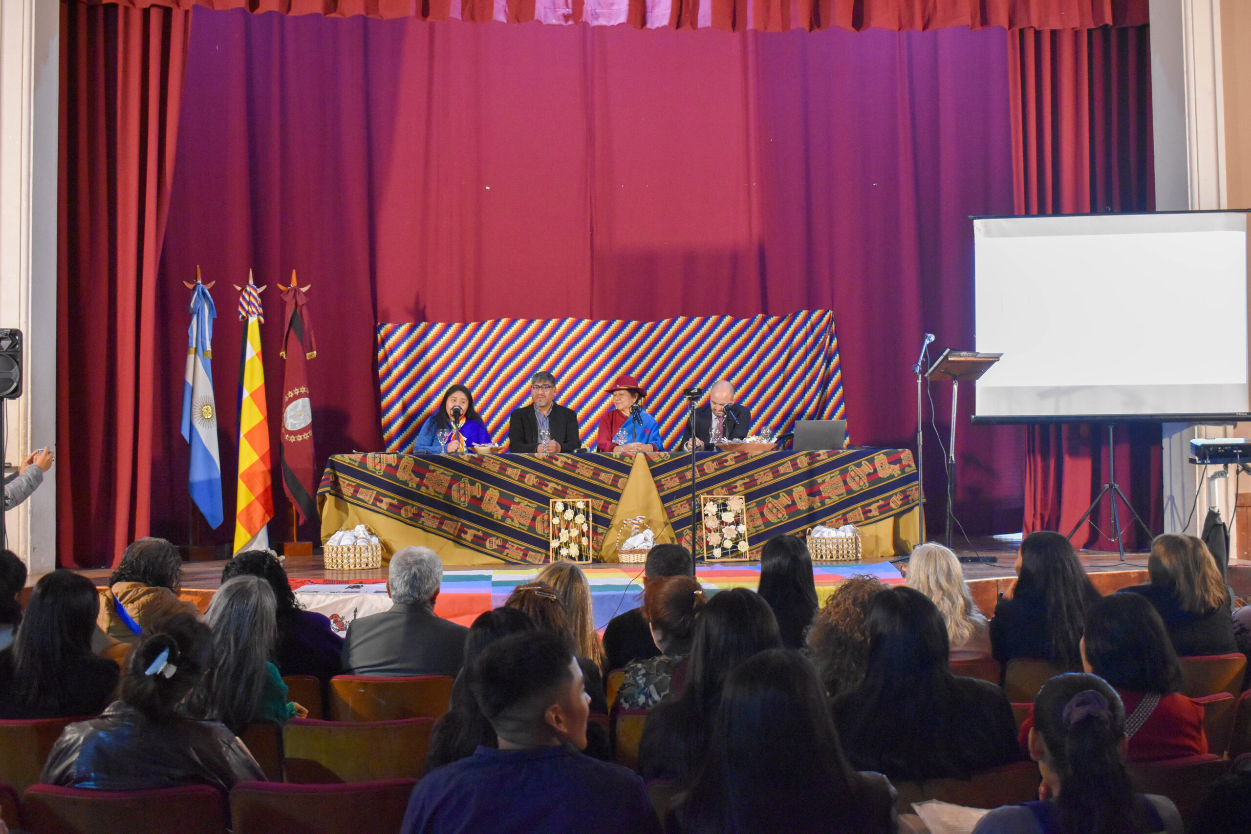 CHACO PARTICIPÓ DEL V CONGRESO DE EDUCACIÓN INTERCULTURAL BILINGÜE EN SALTA