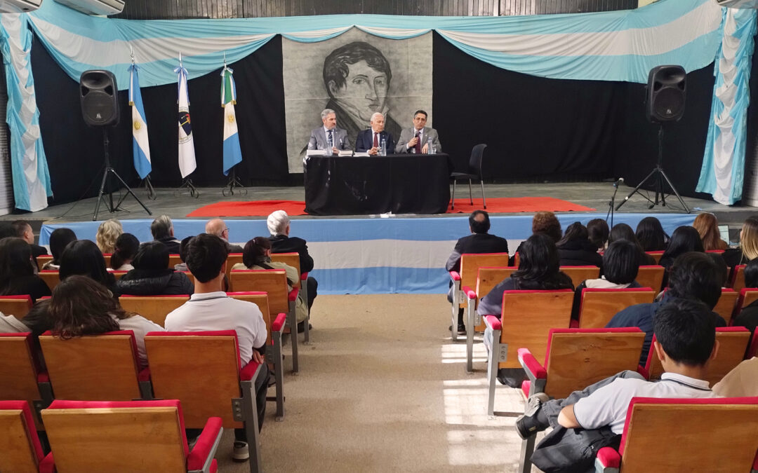 CONVERSATORIO CON ESTUDIANTES PARA REIVINDICAR EL LEGADO DEL GENERAL MANUEL BELGRANO