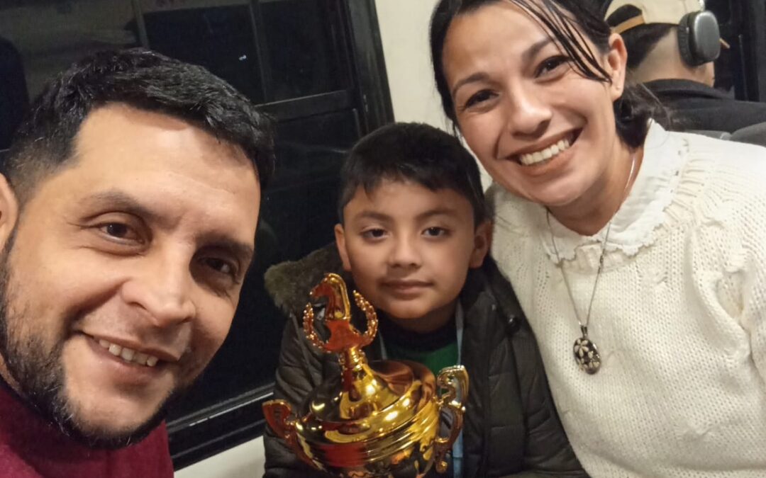 EDUCACIÓN FELICITA A ESTUDIANTE GANADOR DE LA OLIMPIADA NACIONAL DE AJEDREZ