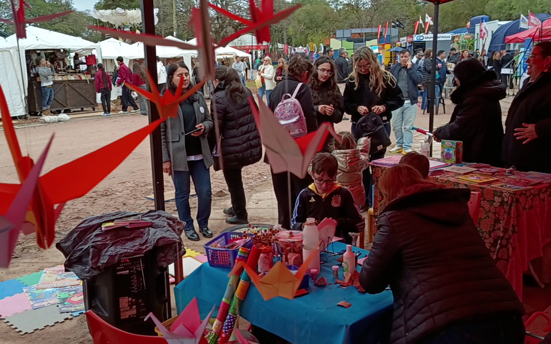 Amplia participación de familias y estudiantes en las propuestas del Ministerio de Educación en la Bienal 
